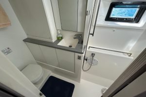 bath, Leopard 45, catamaran for sale