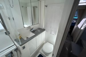 bath, Leopard 45, catamaran for sale