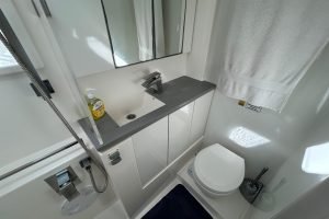 bath, Leopard 45, catamaran for sale