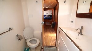 bath, Catana 471, catamaran for sale
