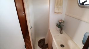 bath, Catana 471, catamaran for sale