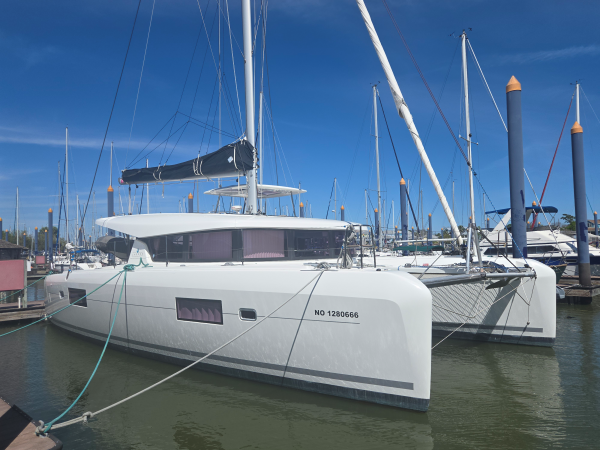 Lagoon 42, catamaran for sale