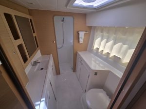 bath, Lagoon 42, catamaran for sale