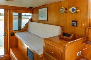 salon, Ocean Alexander 500, trawler for sale