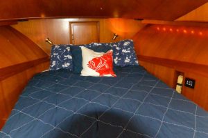 bed, Ocean Alexander 500, trawler for sale