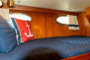bed, Ocean Alexander 500, trawler for sale