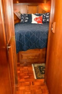 bed, Ocean Alexander 500, trawler for sale