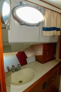 bed, Ocean Alexander 500, trawler for sale
