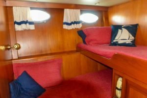 bed, Ocean Alexander 500, trawler for sale