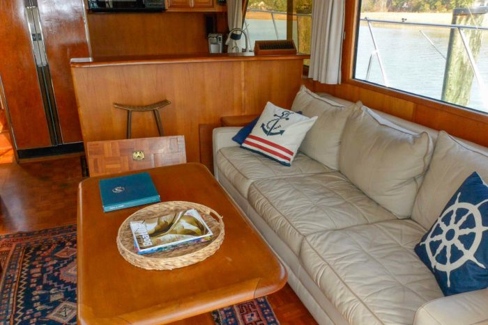 salon, Ocean Alexander 500, trawler for sale