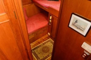 bed, Ocean Alexander 500, trawler for sale