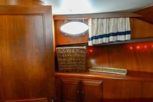 interior, Ocean Alexander 500, trawler for sale