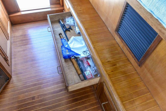interior, Ocean Alexander 500, trawler for sale