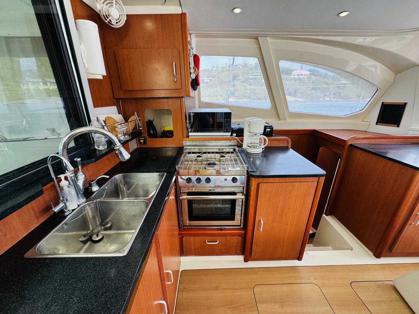 2011 Leopard 44