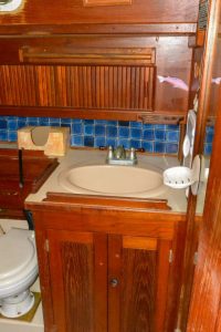 bath, Endeavour 37, sailboat for sale