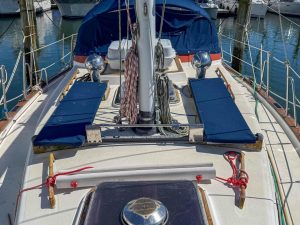 deck, Endeavour 37, sailboat for sale