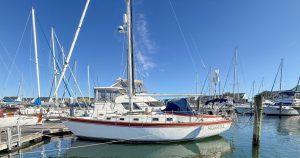 exterior, Endeavour 37, sailboat for sale
