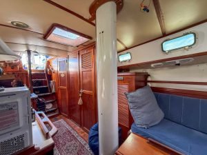 salon, Endeavour 37, sailboat for sale