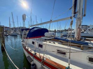 exterior, Endeavour 37, sailboat for sale