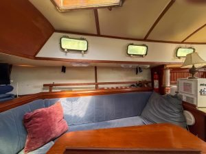 salon, Endeavour 37, sailboat for sale