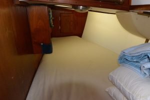 bed, Endeavour 37, sailboat for sale