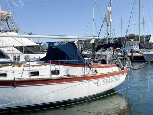 exterior, Endeavour 37, sailboat for sale