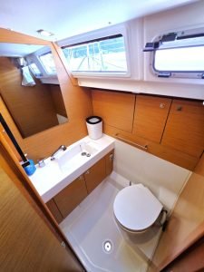 bath, Jeanneau 479 Sun Odyssey, sailboat for sale