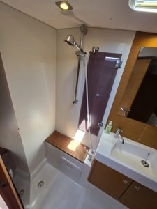 bath, Jeanneau 479 Sun Odyssey, sailboat for sale