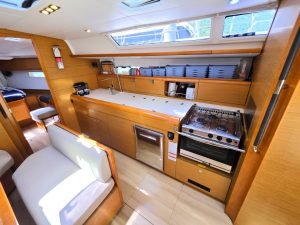 interior, Jeanneau 479 Sun Odyssey, sailboat for sale