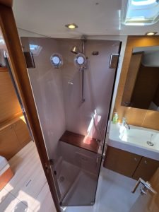 bath, Jeanneau 479 Sun Odyssey, sailboat for sale