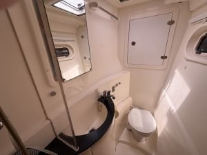 bath, Leopard 37 PC, trawler for sale