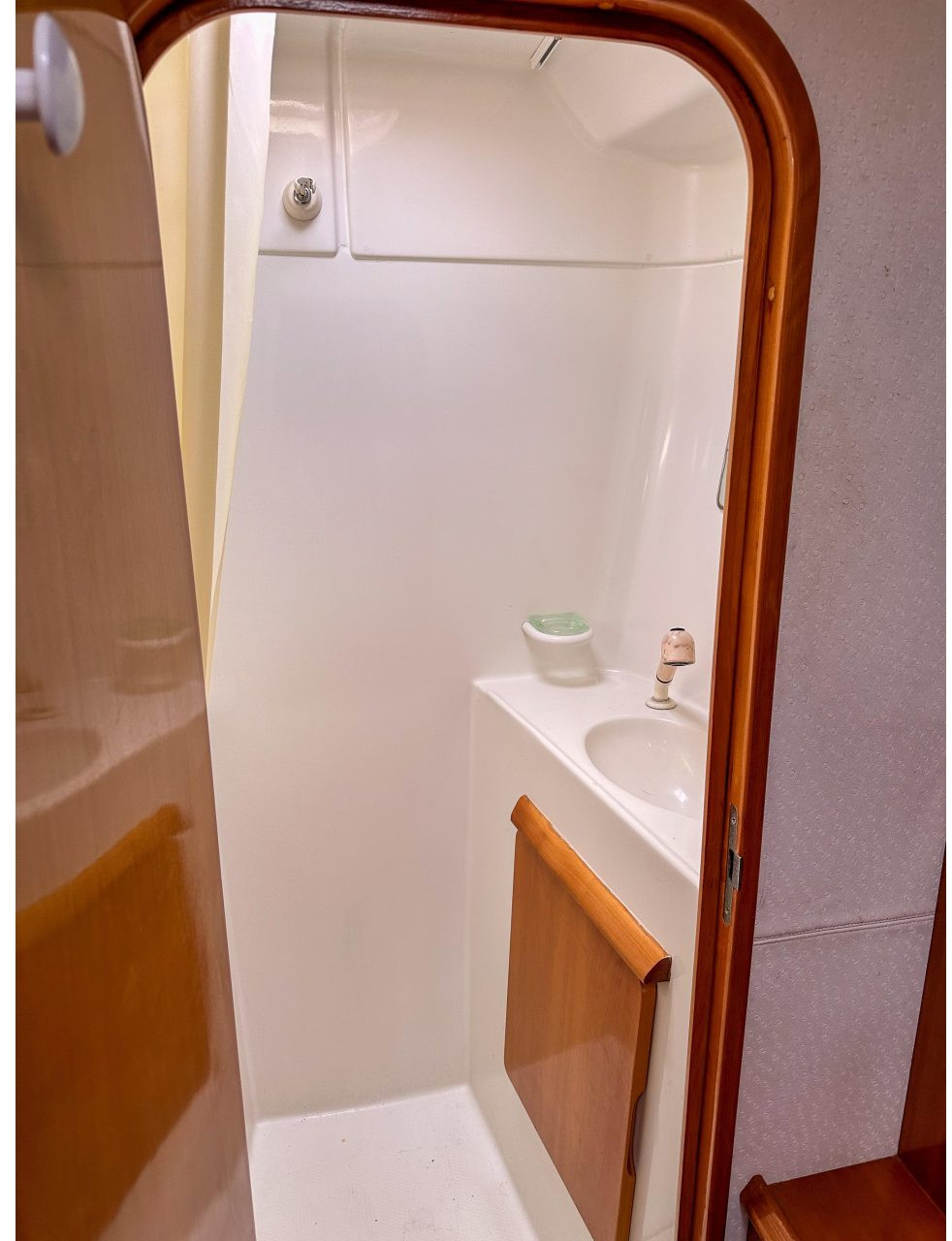 bath, Privilege 435, catamaran for sale