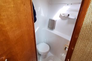 bath, Privilege 435, catamaran for sale