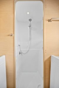 bath, Lagoon 42, catamaran for sale