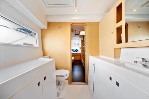 bath, Lagoon 42, catamaran for sale