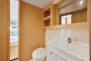 bath, Lagoon 42, catamaran for sale