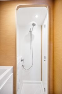 bath, Lagoon 42, catamaran for sale