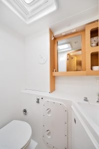 bath, Lagoon 42, catamaran for sale