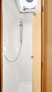 bath, Lagoon 420, catamaran for sale