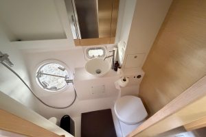 bath, Outremer 45, catamaran for sale