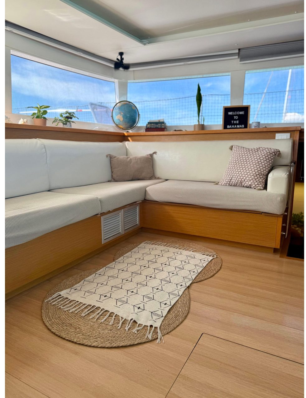 salon, Lagoon 450, catamaran for sale