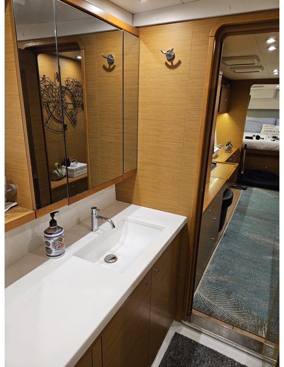 bath, Lagoon 450, catamaran for sale