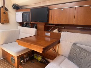salon, Hanse 415, sailboat for sale