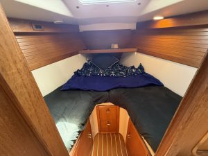 bed, Catalina 320, sailboat for sale