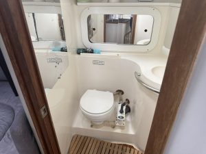 bath, Catalina 320, sailboat for sale