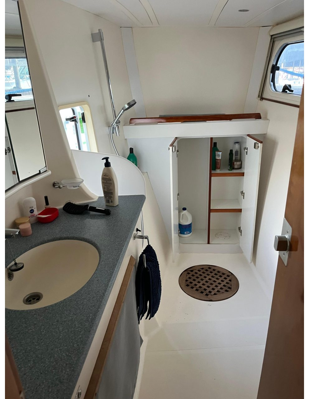 bath, Catana 471, catamaran for sale