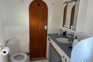 bath, Catana 471, catamaran for sale