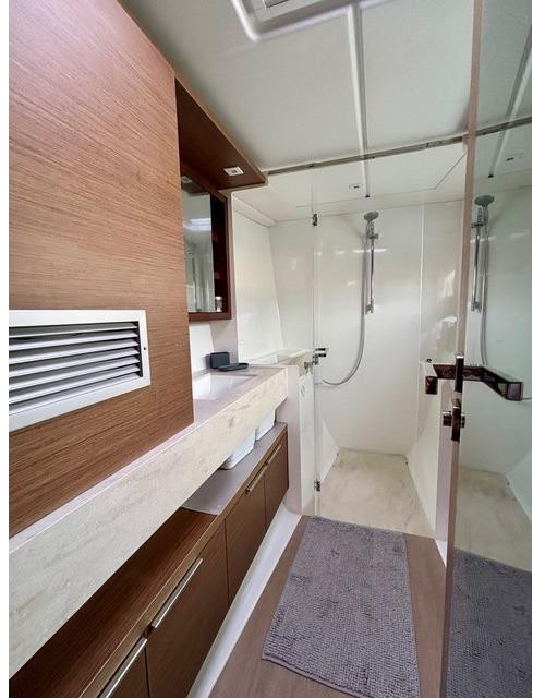 bath, Lagoon 46, catamaran for sale