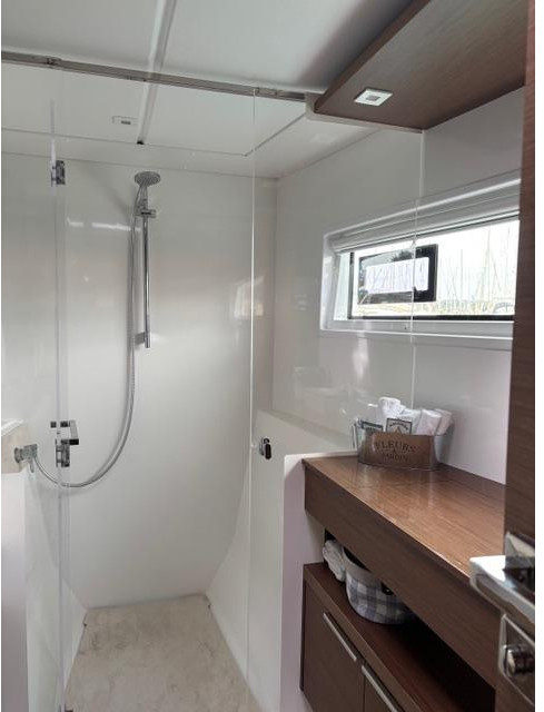 bath, Lagoon 46, catamaran for sale