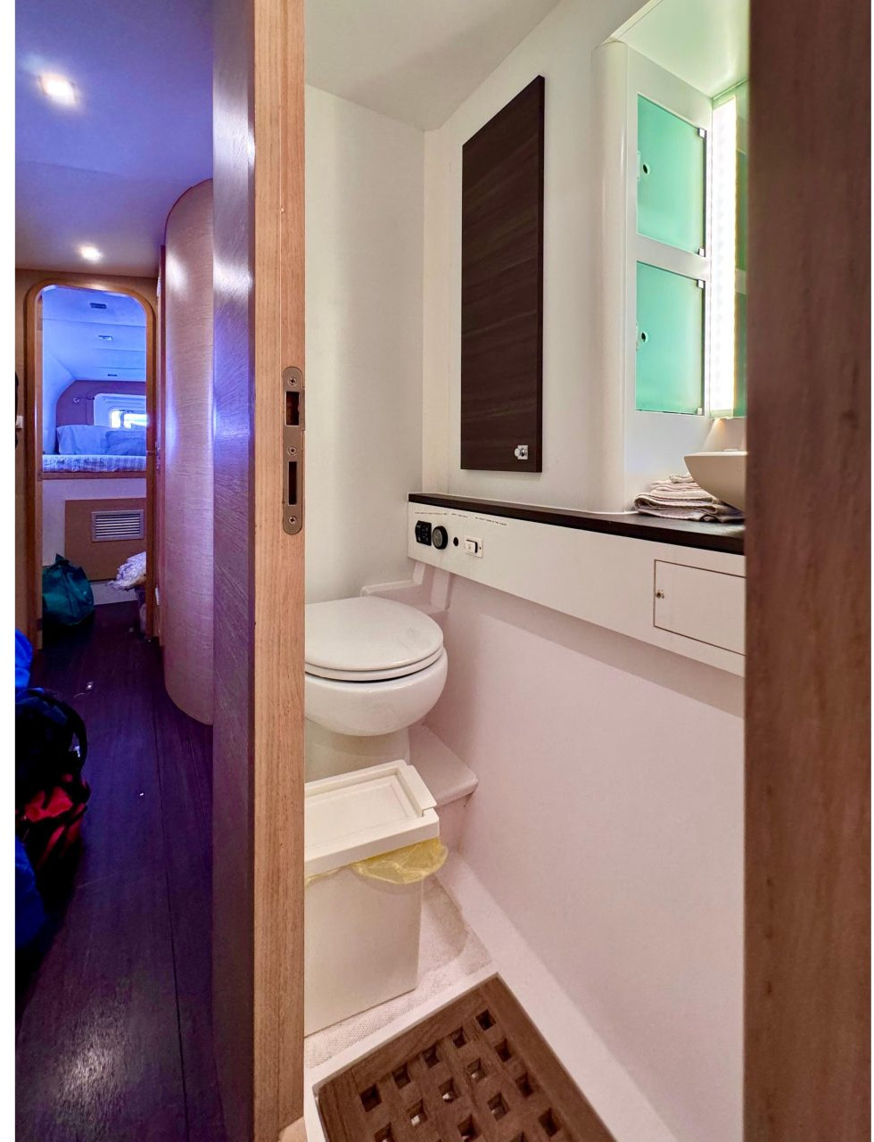 bath, Outremer 51, catamaran for sale